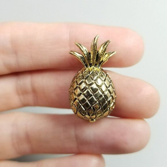 Vintage Little Pineapple Shape Brooch, Gold Tone Fruit Lapel Pin, Estate - Picture 1 of 6